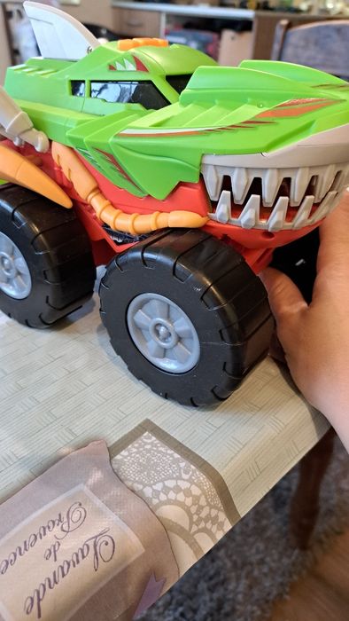 Интерактивна кола акула