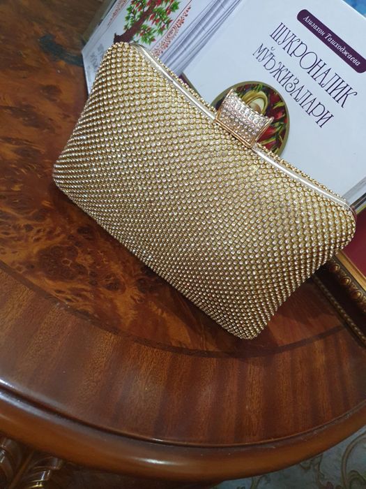 Kuylak lozimlar sumkalar obuvlar holati yaxshi qolgan malumotlar telda