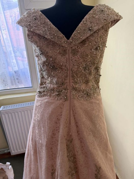 Официална рокля носена веднъж