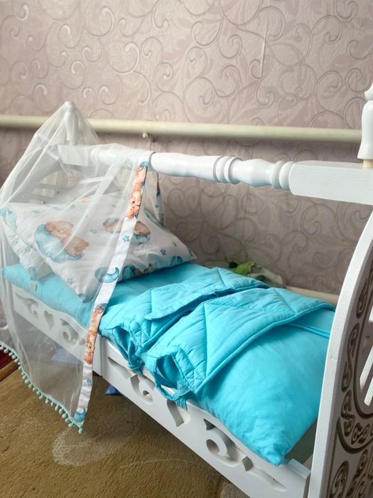 Бесік, почти новый