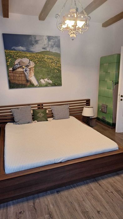 Inchiriez apartament 2 camere, in casa,  zona centrala