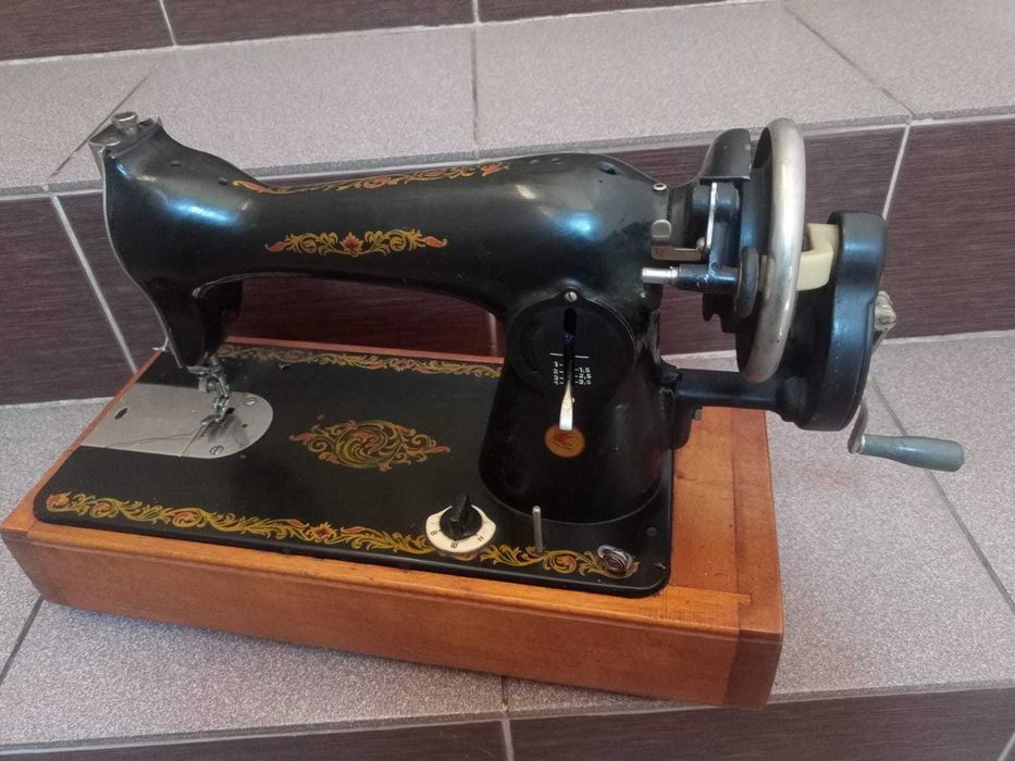 Продам ручную швейную машинку Подольск (рабочая, СССР)