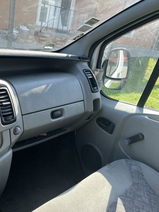 Opel vivaro 1.9 mai multe detalii in privat