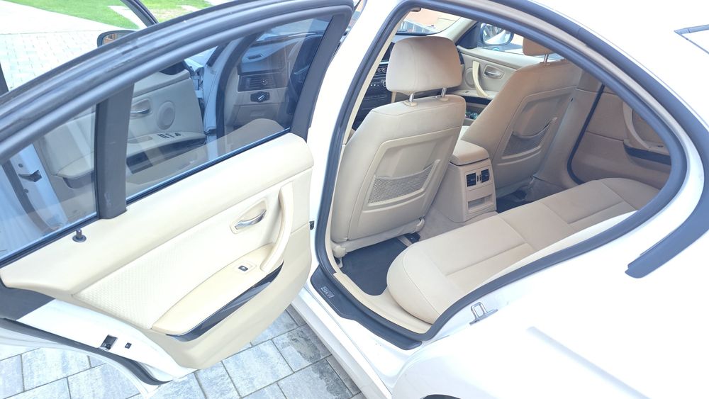 BMW 3 Series 2011 — imagine 5
