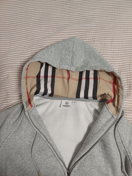 Zip-up burberry în stare buna