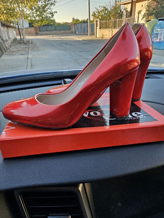 Лачени обувки,номер 36