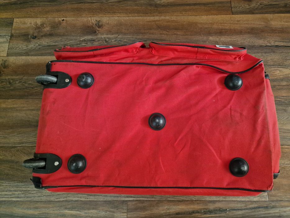 Голям сак с колеца и твърда дръжка