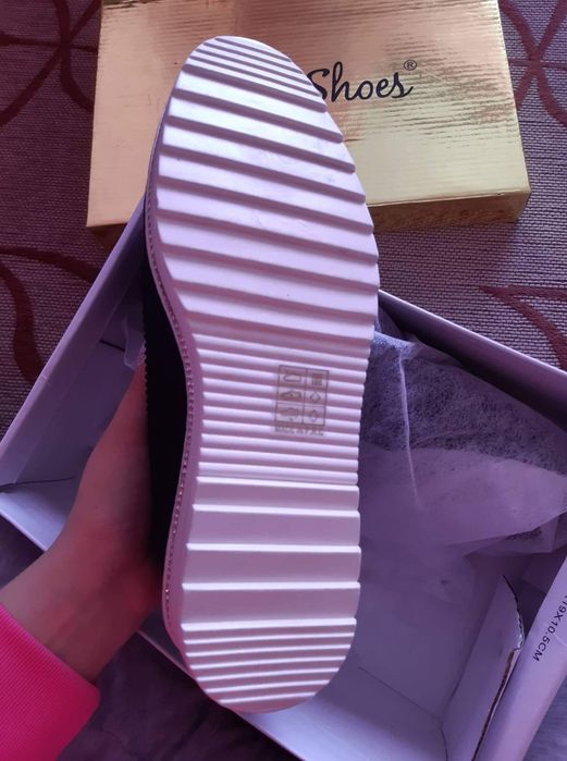 Нови дамски обувки