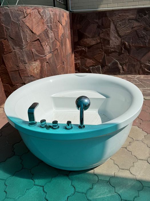 Продам ванну круглую EAGO