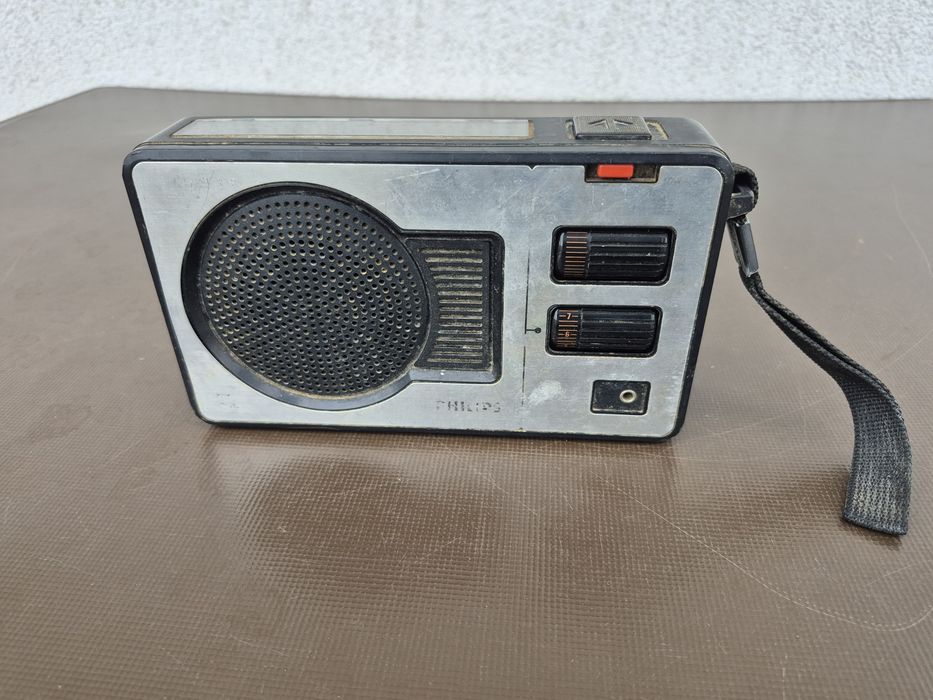 Vând Radio  marca Philips  , model 90 AL 170/00

- Carcasele prezinta uzura ,exfoliere,zgirieturi, bucati lipsa. 

- radio nu  a fost probat si acest