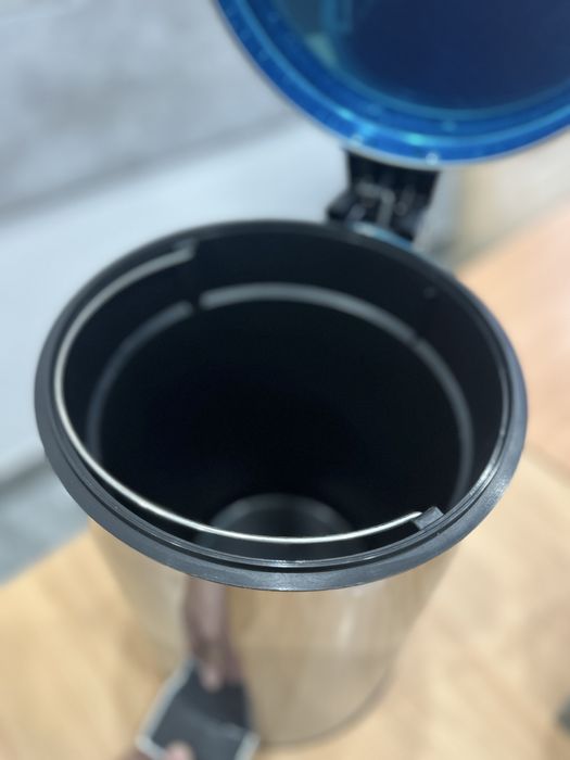 Урна с педалью 12 литров