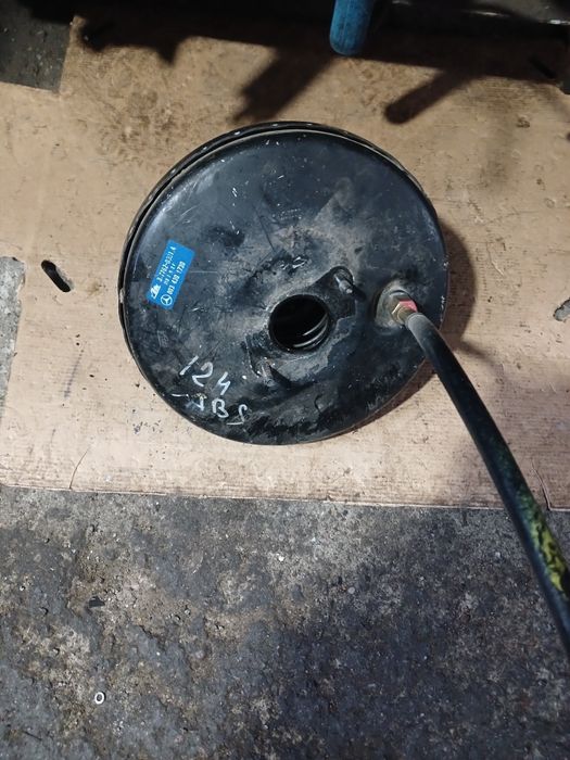 Тормозной вакуум Мерседес 124 с ABS