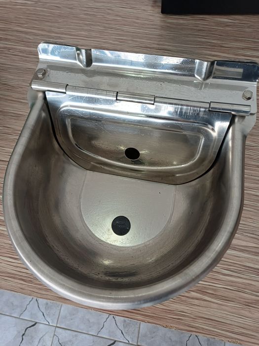 Aвтоматическая поилка для воды. Поилка для коров