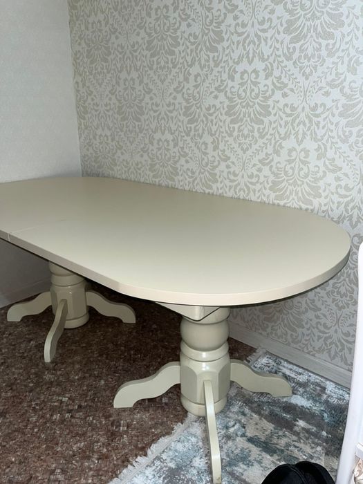 продается стол со стульями