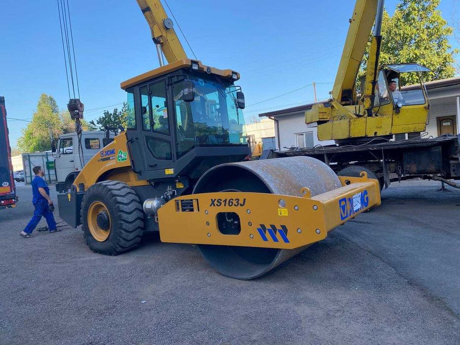 Бир вальцли ВИБРО-КАТОК XCMG XS163J - 16 тн.