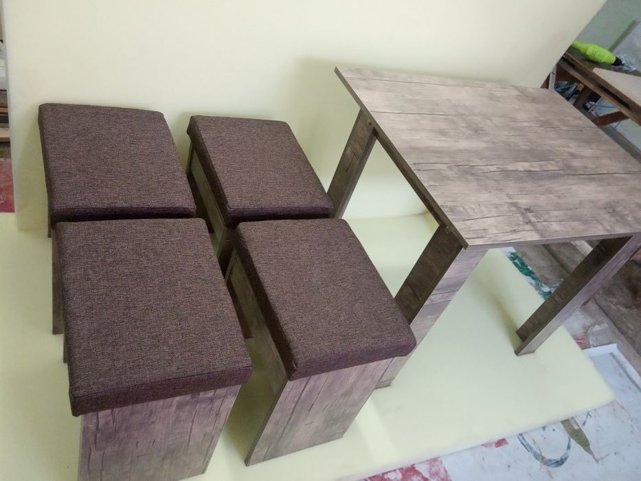 Торопитесь Акция от производителя. Стол и 4 мягкие табуретки