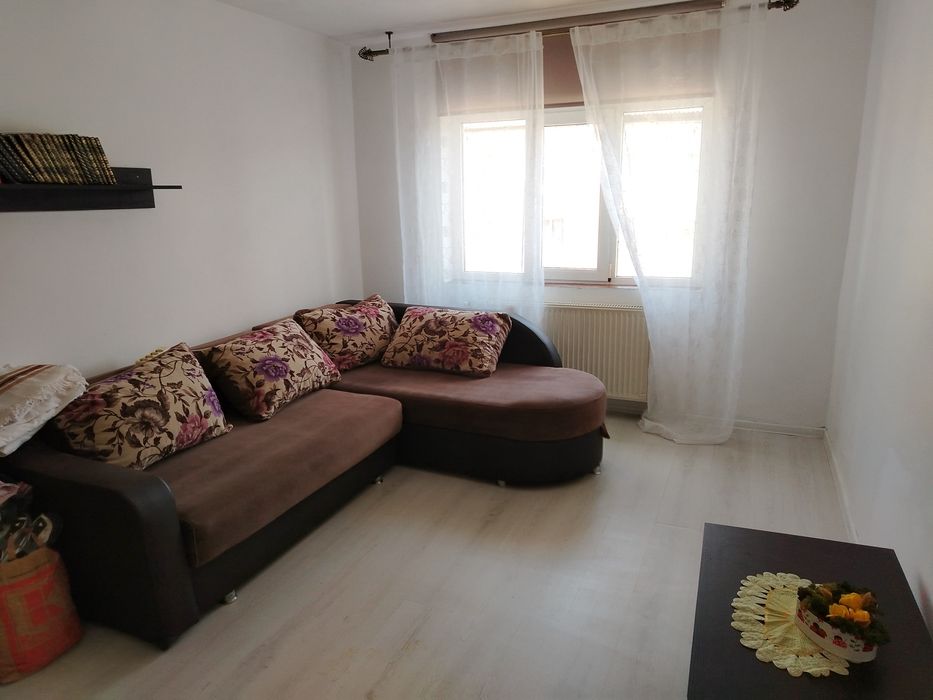 Vând apartament 2 camere tg carbunesti et 4 cu vedere la Marigab