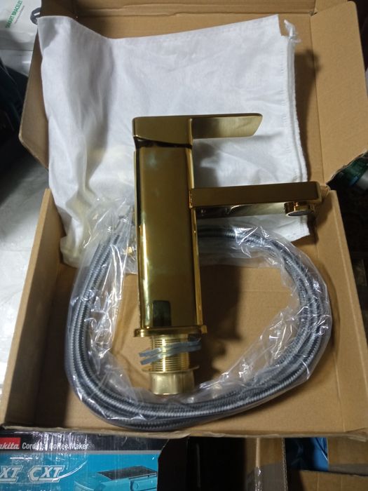 Baterie baie/bucătărie aurie