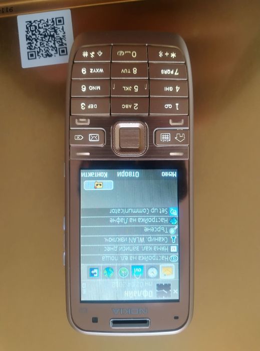 Мобилен телефон Nokia Нокиа E 52 Gold чисто нов 3.2MP640x480 15fps,