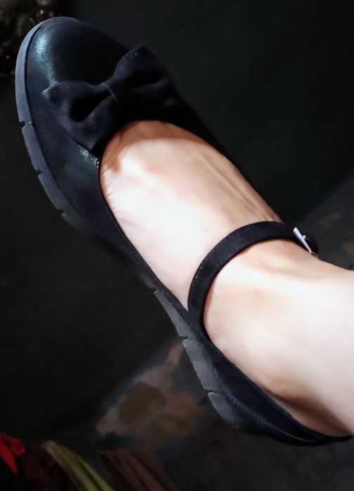 Balerini din piele lăcuită, cu fundiță de piele întoarsă și baretă