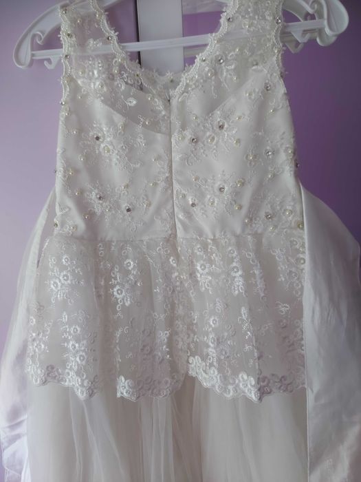 Нежна рокля за малки дами