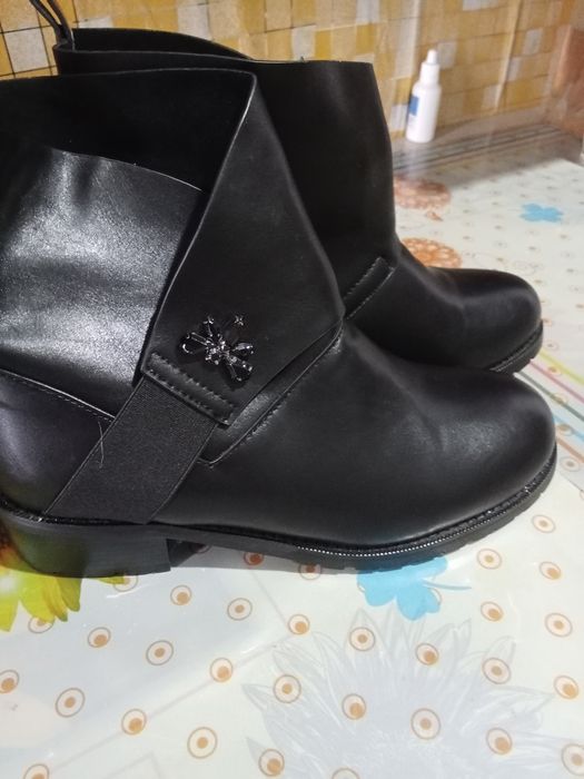 Продам полусапожки женские