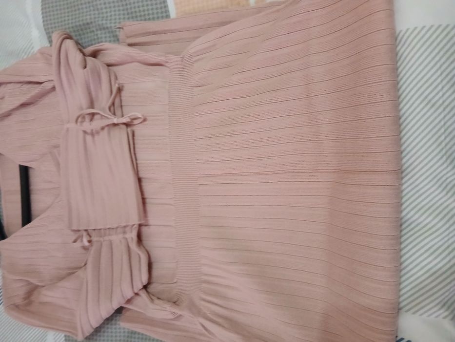 Платье нежно розовое