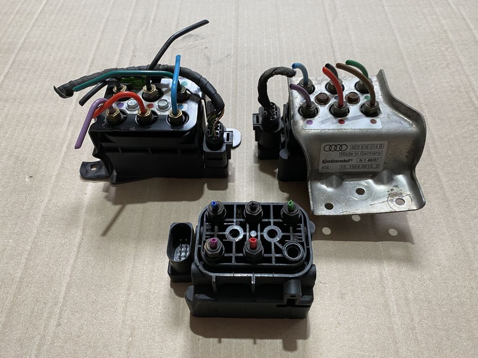 Bloc valve / Distribuitor aer Audi A6 4F / A8 D3 , VW Phaeton