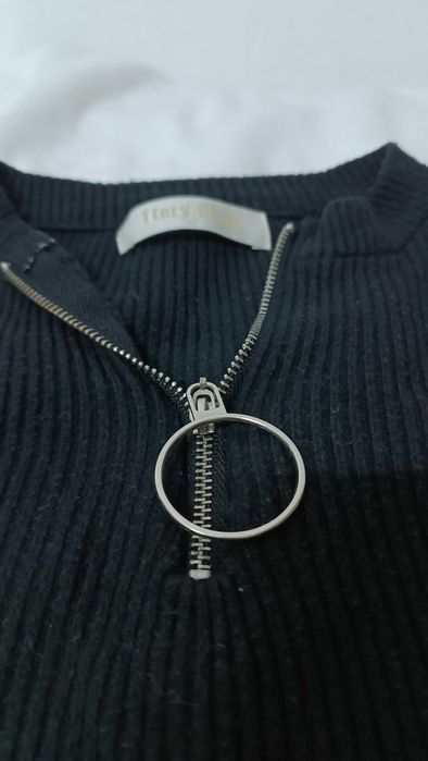 Pulover negru, purtat, calitate buna