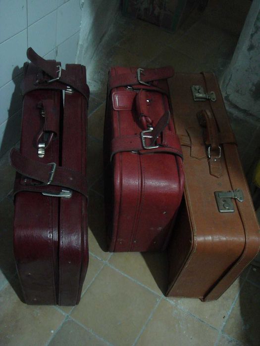 Geamantane Vechi de colectie Retro Vintage Valize Auto Decor