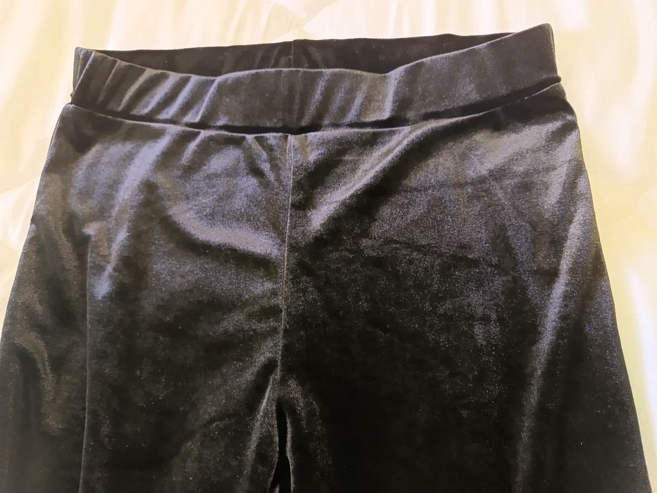 Vand pantaloni catifea evazați