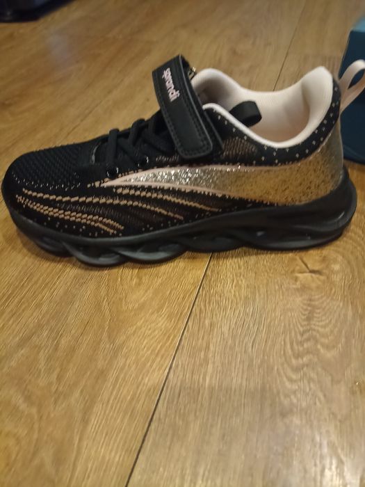 Adidas damă Sprandi noi cu etichetă, marime 36