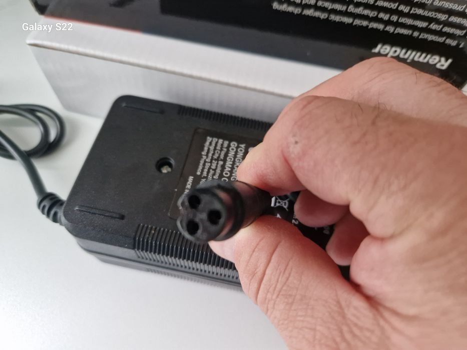 Зарядно за електрическо колело, скутер 48 - 54.6v 2A кръгла букса 3pin