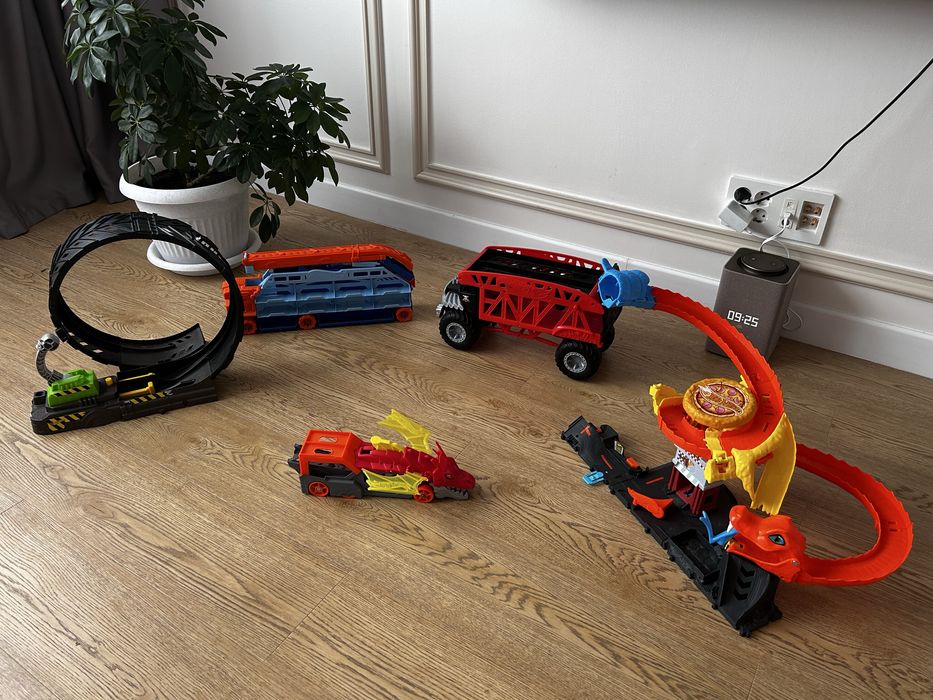 Продам гараж hot wheels ultimate