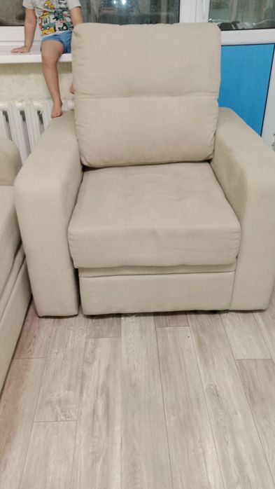 Диван и кресло хороший