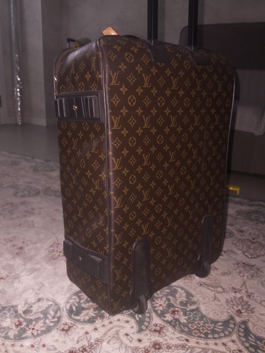 Продаю Чемодан Б/у