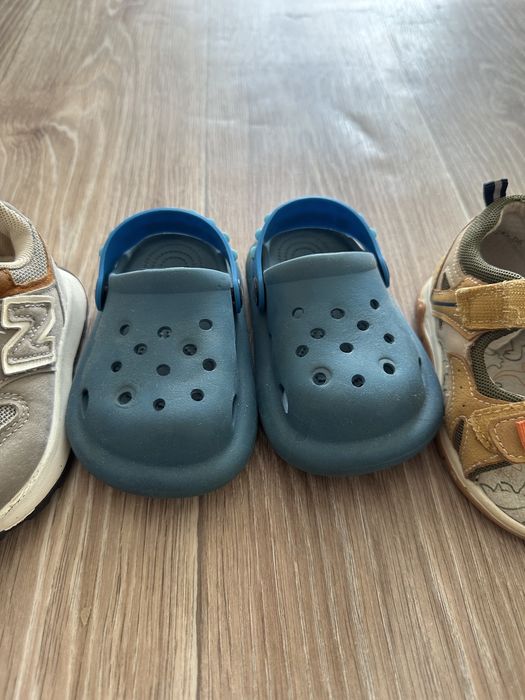 Продам детскую обувь