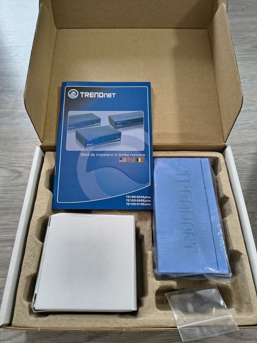 Switch de rețea cu 8 porturi