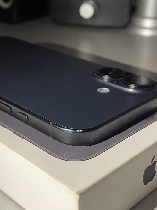 iPhone 16 cu garantie.