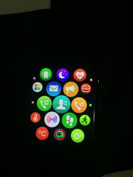 Умные часы Apple Watch Series 6 с алюминиевым корпусом размером 44 мм.