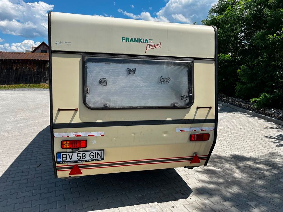 Rulota cu 2 spatii de dormit