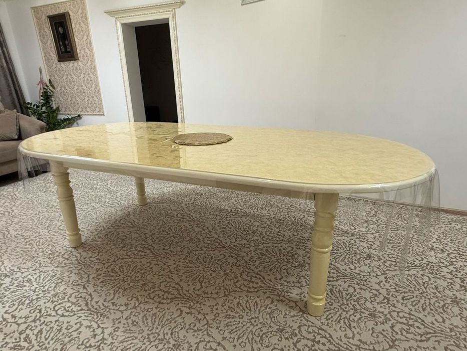 Продам стол гостевой