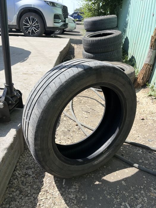 Продам б/у шины, одна шина с небольшой грыжей.