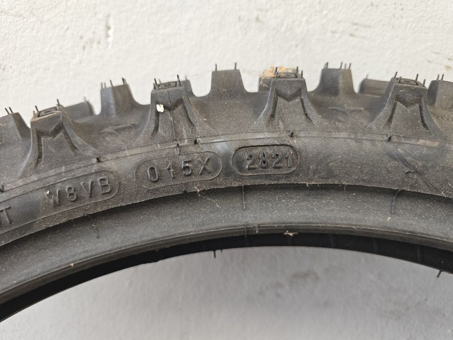 Чисто нова кросова гума  90/90-21