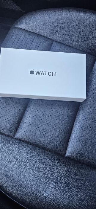 Прпдавам  часовник и слушалки на APPLEE