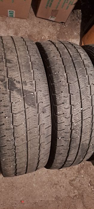 Vand  patru  cauciucuri  Nokian