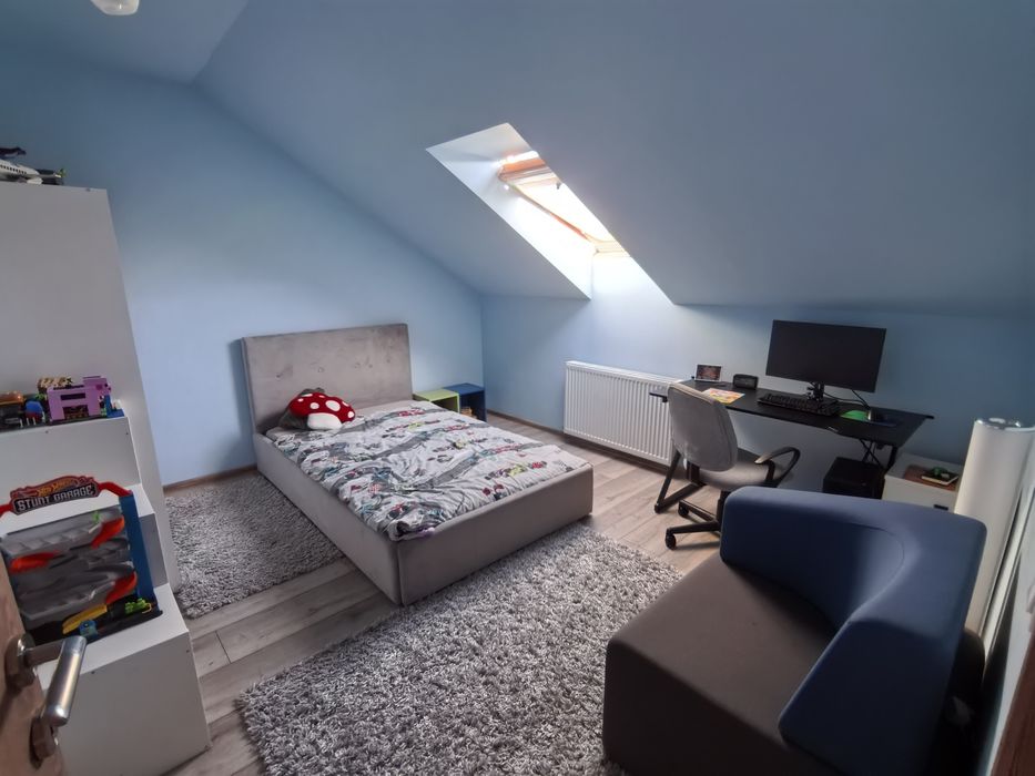 Vând apartament 4 camere 2 niveluri