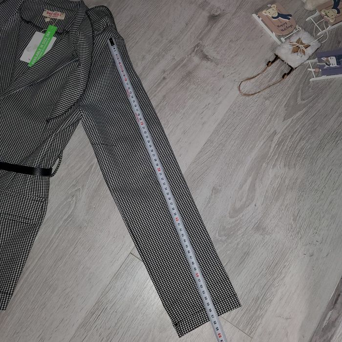 Pardesiu nou-marime 13-14 ani