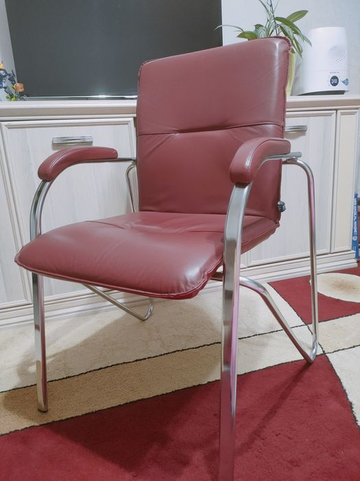 Кожаные офисные стулья