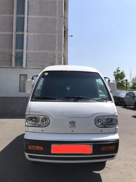 Chevrolet Damas van